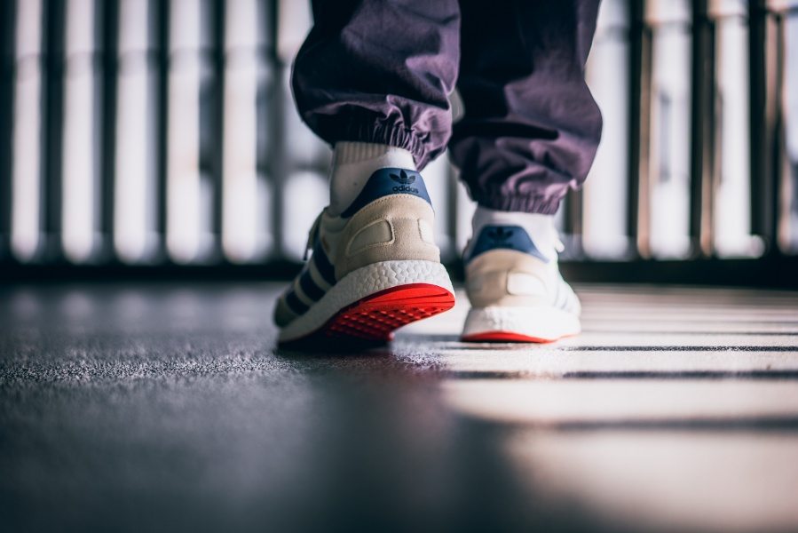 Adidas iniki runner boost red 2025